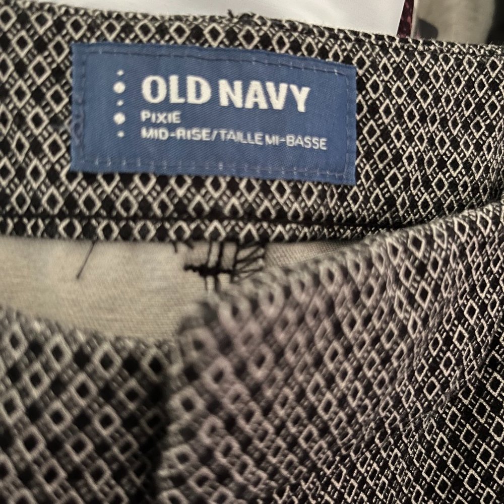 Old Navy Capri Length Pixie Pant